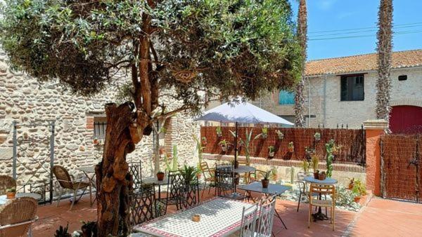 מלון סנט היפולייט El Castell Embruixat מראה חיצוני תמונה